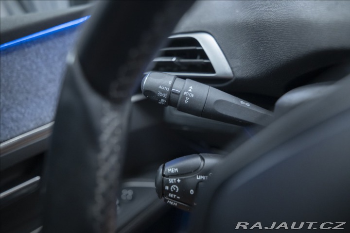 Peugeot 5008 1,2 PT KAMERA VÝHŘEV 7 MÍ 2018