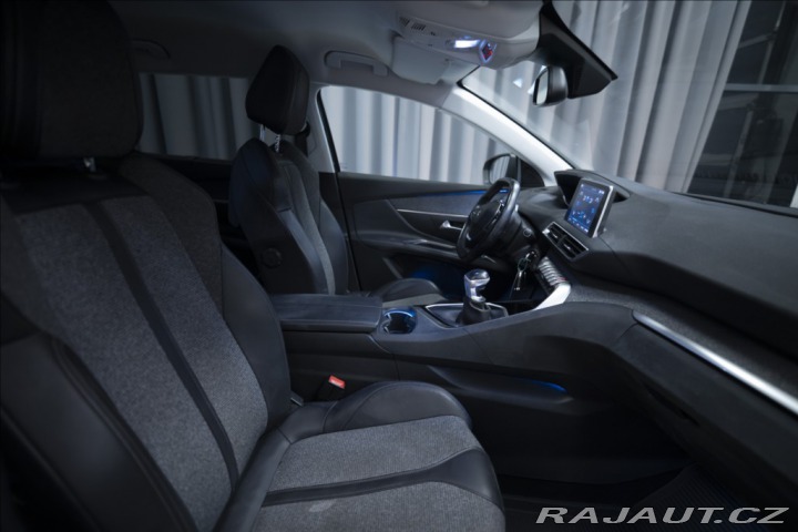 Peugeot 5008 1,2 PT KAMERA VÝHŘEV 7 MÍ 2018