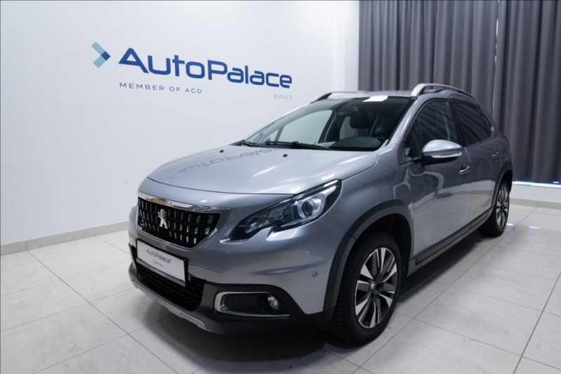Peugeot 2008 1,2 i AT NAVI VÝHŘEV TAŽN