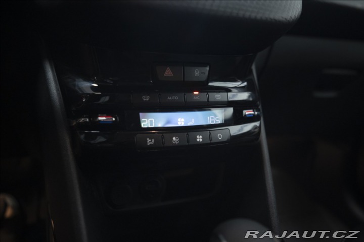 Peugeot 2008 1,2 i AT NAVI VÝHŘEV TAŽN 2017