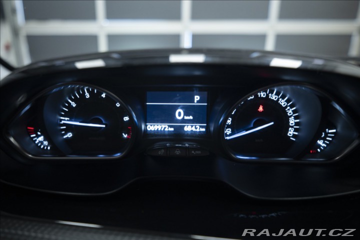 Peugeot 2008 1,2 i AT NAVI VÝHŘEV TAŽN 2017