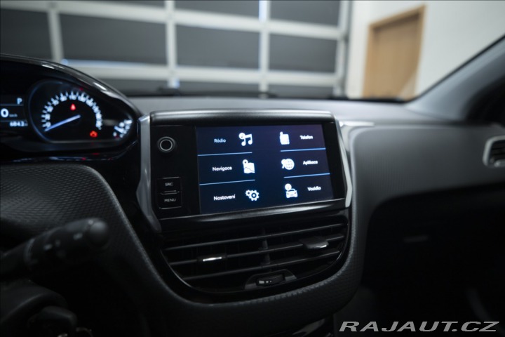 Peugeot 2008 1,2 i AT NAVI VÝHŘEV TAŽN 2017