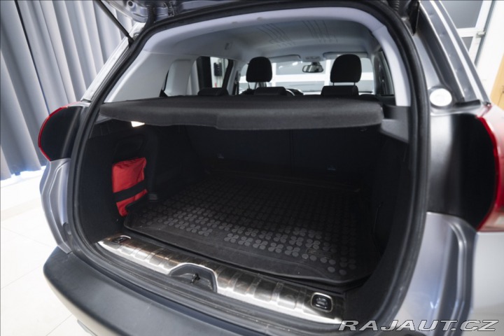 Peugeot 2008 1,2 i AT NAVI VÝHŘEV TAŽN 2017