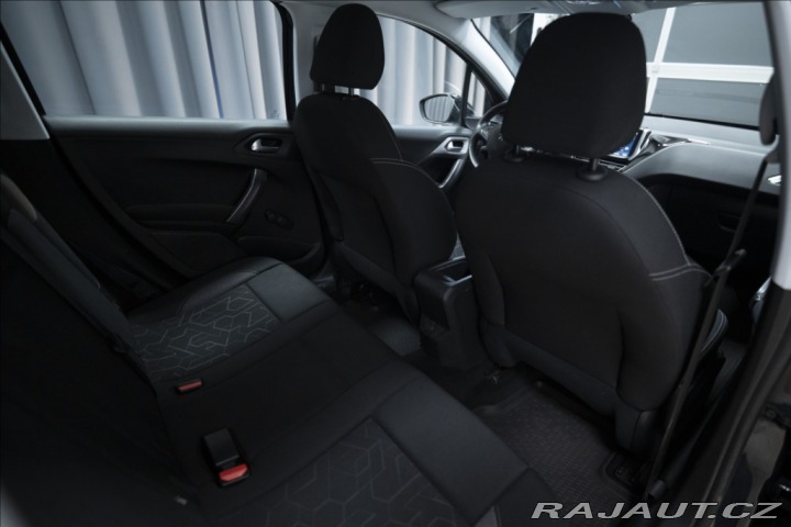 Peugeot 2008 1,2 i 1. AUT. AC VÝHŘEV 1 2018
