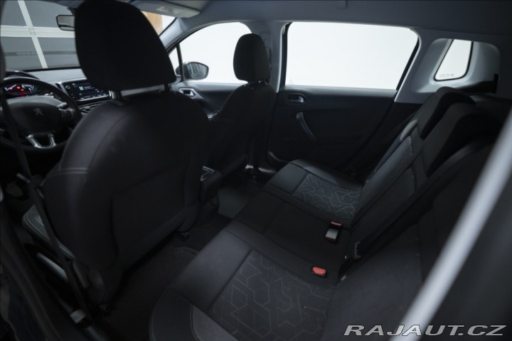 Peugeot 2008 1,2 i 1. AUT. AC VÝHŘEV 1 2018