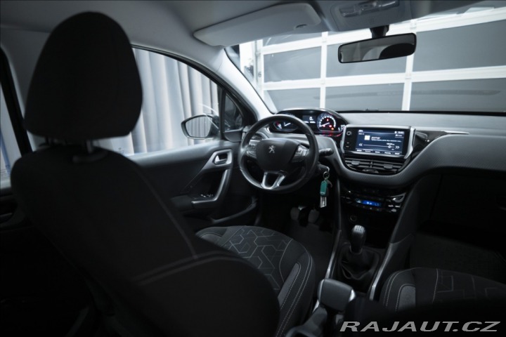 Peugeot 2008 1,2 i 1. AUT. AC VÝHŘEV 1 2018