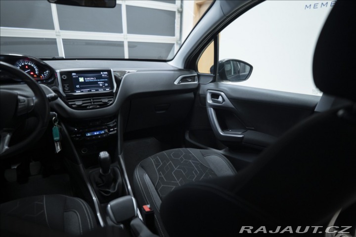 Peugeot 2008 1,2 i 1. AUT. AC VÝHŘEV 1 2018