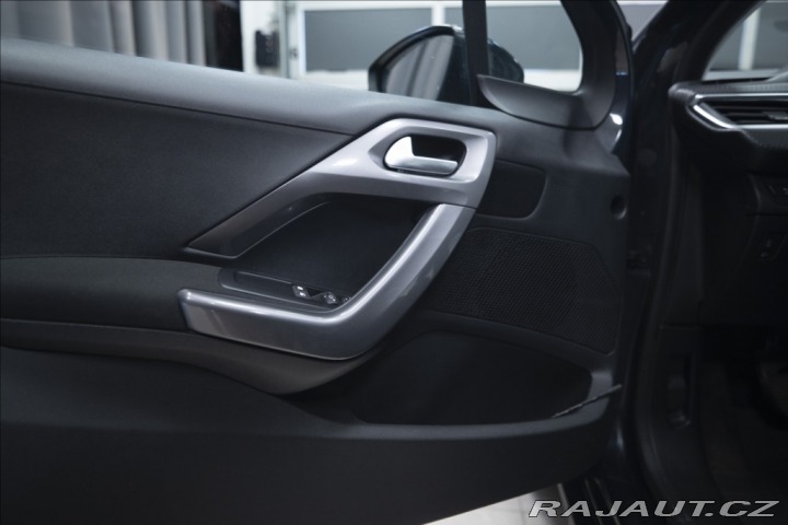 Peugeot 2008 1,2 i 1. AUT. AC VÝHŘEV 1 2018