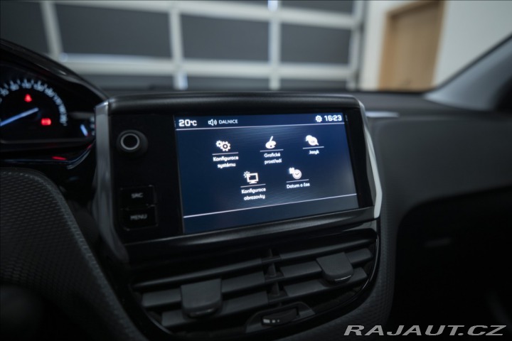 Peugeot 2008 1,2 i 1. AUT. AC VÝHŘEV 1 2018