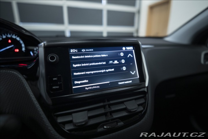 Peugeot 2008 1,2 i 1. AUT. AC VÝHŘEV 1 2018