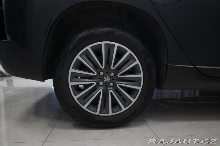 Peugeot 2008 1,2 i 1. AUT. AC VÝHŘEV 1 2018