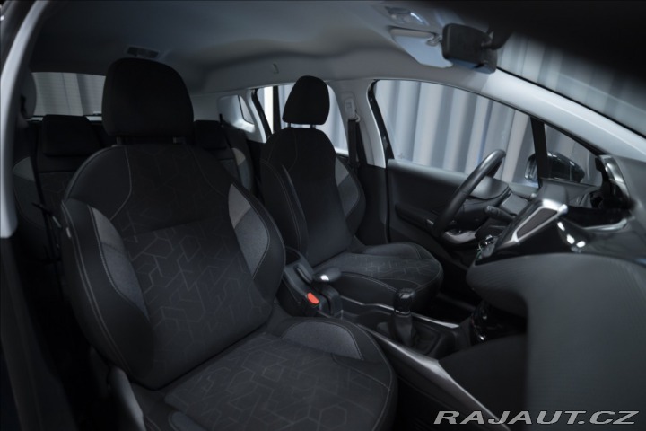Peugeot 2008 1,2 i 1. AUT. AC VÝHŘEV 1 2018