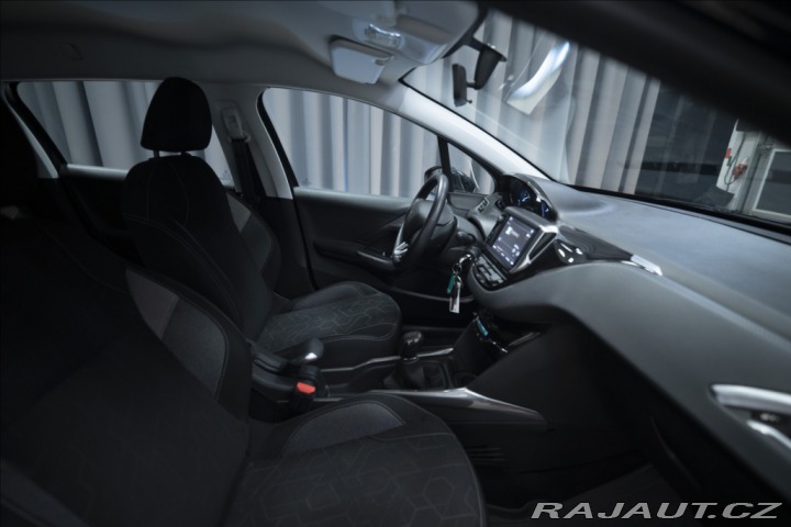 Peugeot 2008 1,2 i 1. AUT. AC VÝHŘEV 1 2018
