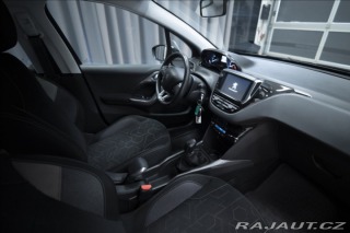 Peugeot 2008 1,2 i 1. AUT. AC VÝHŘEV 1 2018