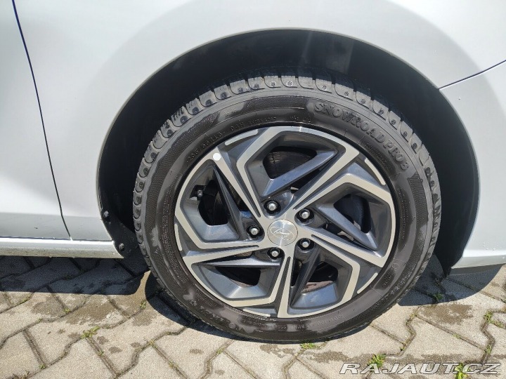 Hyundai i30 1,5   HB MT 1800