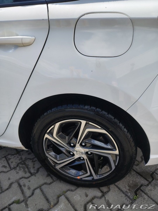 Hyundai i30 1,5   HB MT 1800