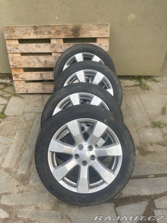 Mitsubishi Outlander 2,2   2012 130kw 2012