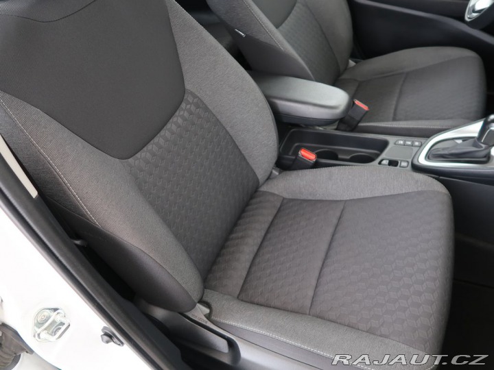 Toyota Yaris 1.5Hybrid,68kW,CZ,1Maj,Co 2023