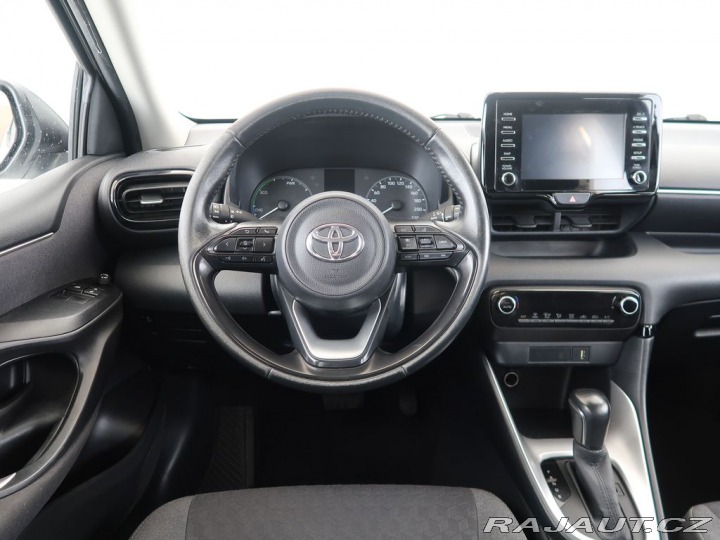 Toyota Yaris 1.5Hybrid,68kW,CZ,1Maj,Co 2023