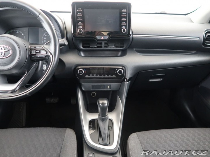 Toyota Yaris 1.5Hybrid,68kW,CZ,1Maj,Co 2023