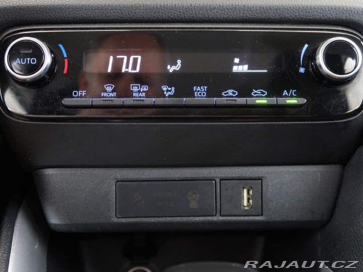 Toyota Yaris 1.5Hybrid,68kW,CZ,1Maj,Co 2023