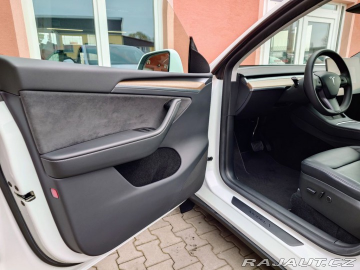 Tesla Model Y Standard plus RWD 220kW S 2023