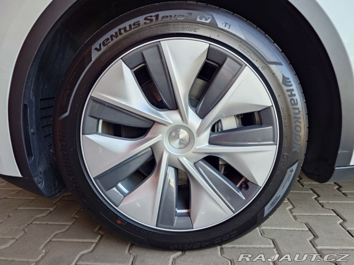 Tesla Model Y Standard plus RWD 220kW S 2023