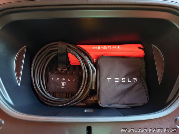 Tesla Model Y Standard plus RWD 220kW S 2023