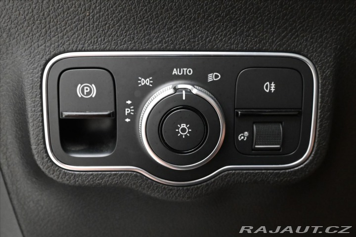 Mercedes-Benz GLB 2,0 220d 140 kW 4MATIC Zá 2021