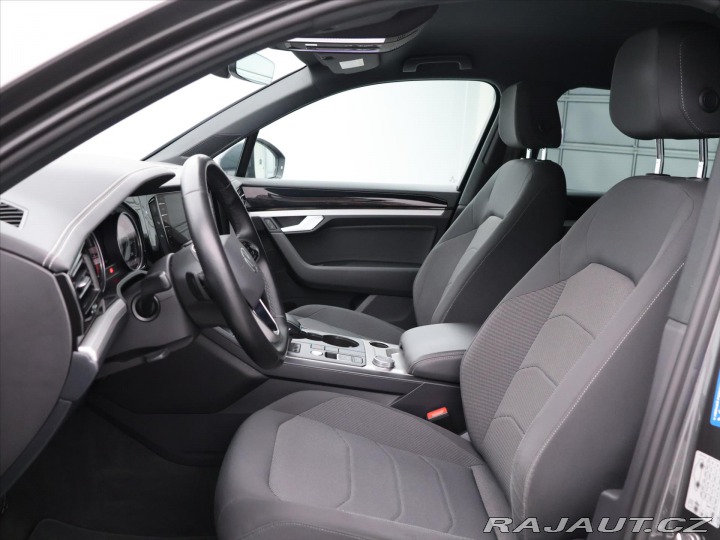 Volkswagen Touareg 3,0 TDI 170kW CZ DPH 1.Ma 2021