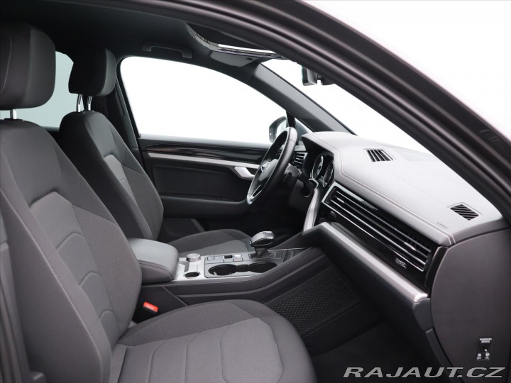 Volkswagen Touareg 3,0 TDI 170kW CZ DPH 1.Ma 2021