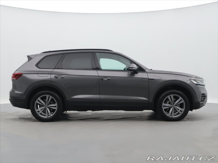 Volkswagen Touareg 3,0 TDI 170kW CZ DPH 1.Ma 2021