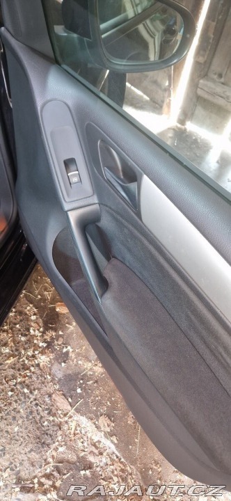 Volkswagen Golf 2,0 Tdi highline, tažné 1800