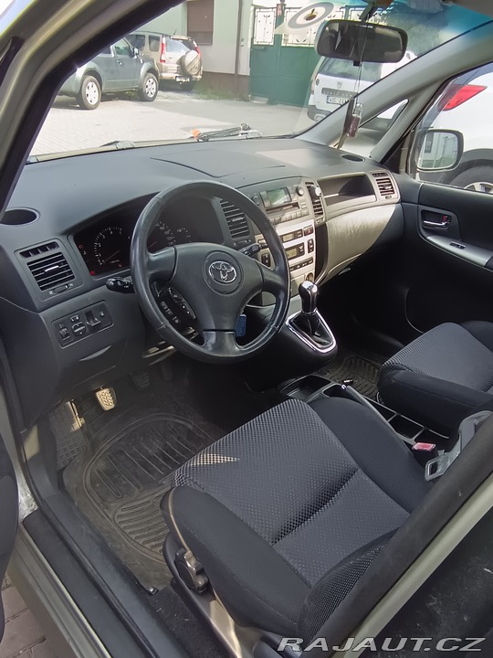 Toyota Corolla Verso  2003