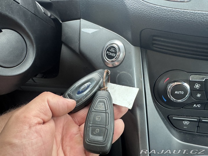 Ford Grand C-MAX 1,6 TDCI 85KW KAMERA KŮŽE 2012
