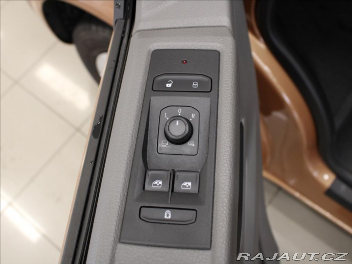 Volkswagen Transporter 2,0 TDi 110kW DR TZ 8-mís 2022