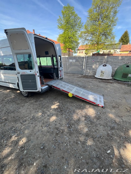 Ford Transit devět míst l3h2 2011