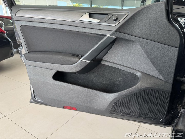Volkswagen Golf 1,0TSI DSG*81kW*LED*Masáž 2017