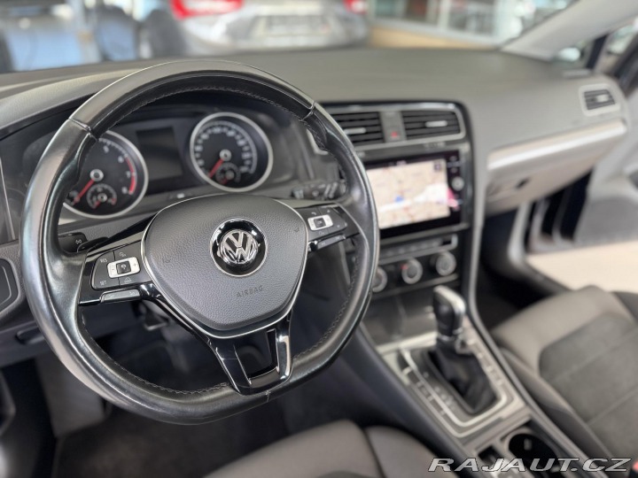 Volkswagen Golf 1,0TSI DSG*81kW*LED*Masáž 2017