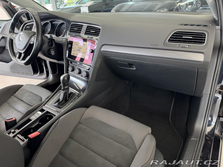 Volkswagen Golf 1,0TSI DSG*81kW*LED*Masáž 2017