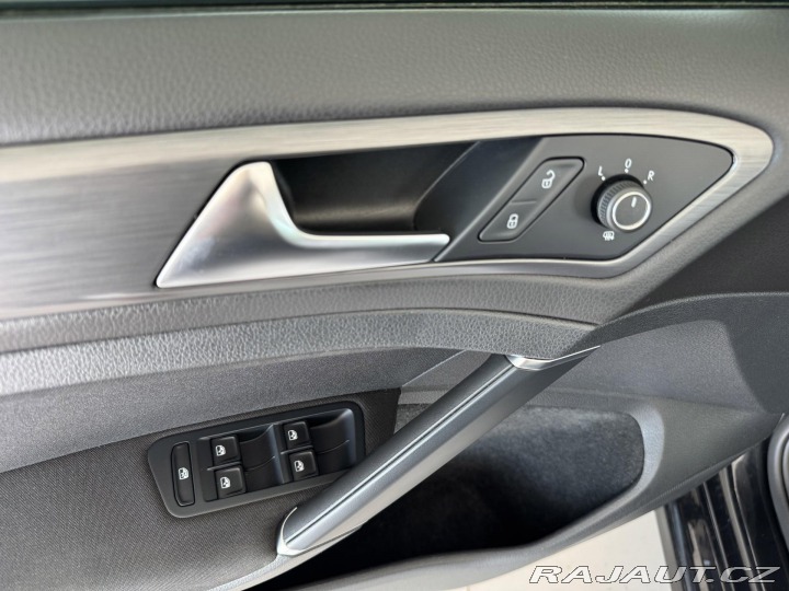 Volkswagen Golf 1,0TSI DSG*81kW*LED*Masáž 2017