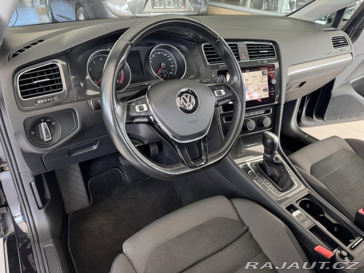 Volkswagen Golf 1,0TSI DSG*81kW*LED*Masáž 2017