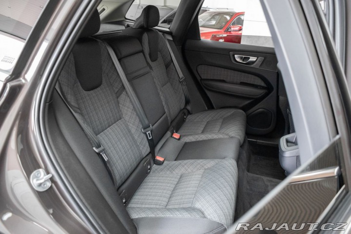 Volvo XC60 B4 CORE*REZERVACE* 2023