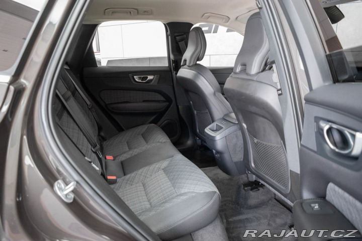 Volvo XC60 B4 CORE*REZERVACE* 2023