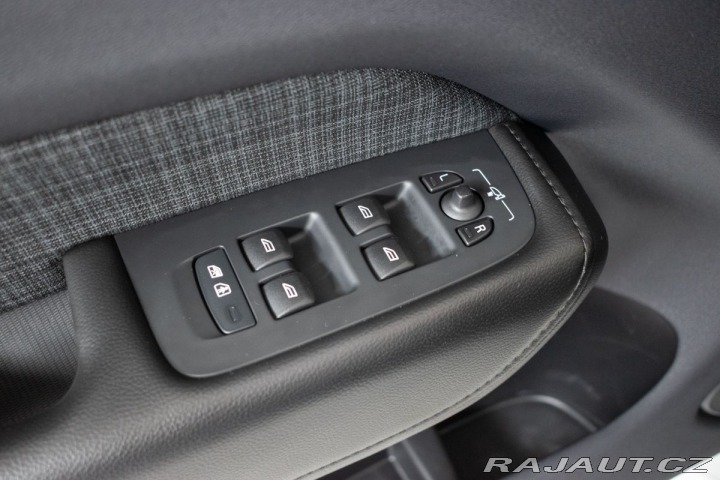 Volvo XC60 B4 CORE*REZERVACE* 2023