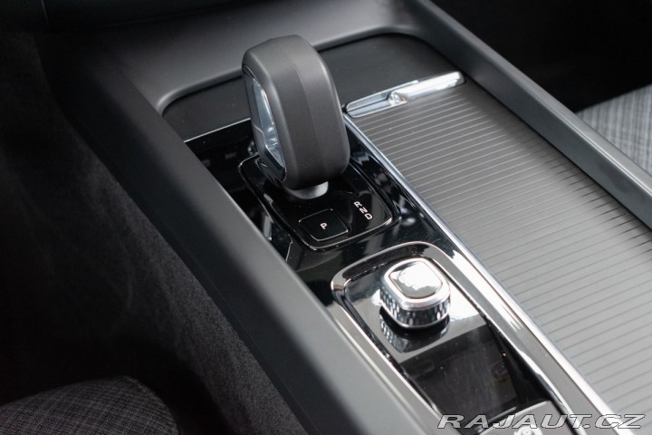 Volvo XC60 B4 CORE*REZERVACE* 2023