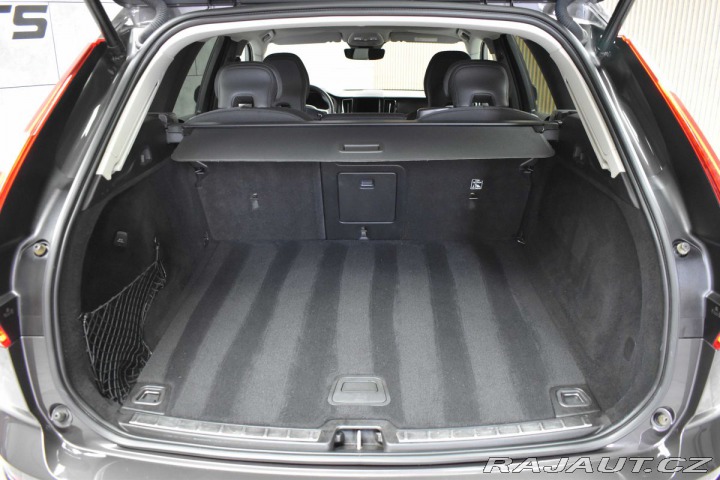 Volvo XC60 B4 CORE*REZERVACE* 2023