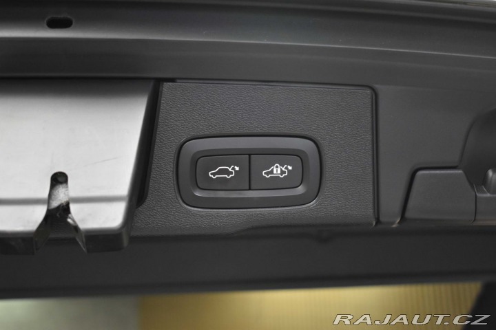 Volvo XC60 B4 CORE*REZERVACE* 2023