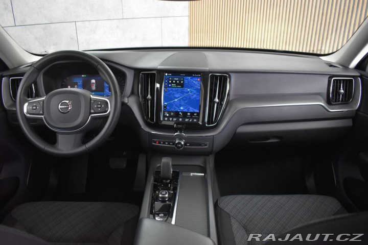 Volvo XC60 B4 CORE*REZERVACE* 2023