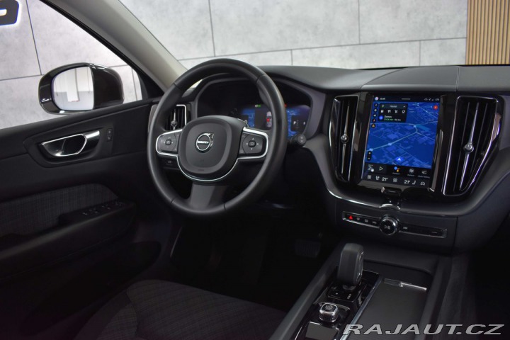 Volvo XC60 B4 CORE*REZERVACE* 2023